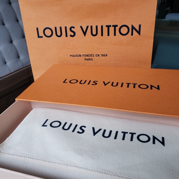 Louis Vuitton Veau Cachemire Envelope Pouch Red - Picture 7 of 8